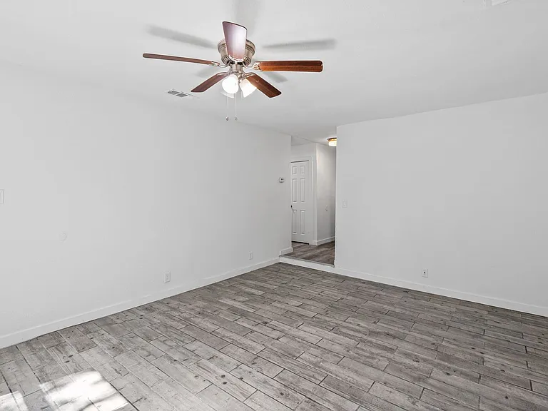 2515 Yeager St — Photo 11