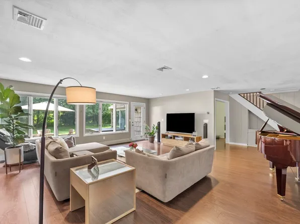 926 Norgate Dr, Ridgewood, NJ 07450