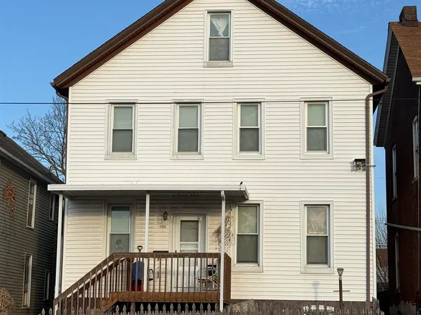709 E 22nd St, Dubuque, IA 52001