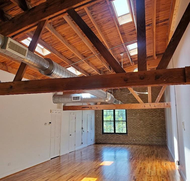 1st image of 5121 N Ravenswood Ave Suite A