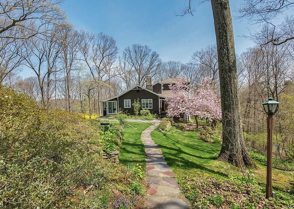 1st image of 167 Woodland Dr