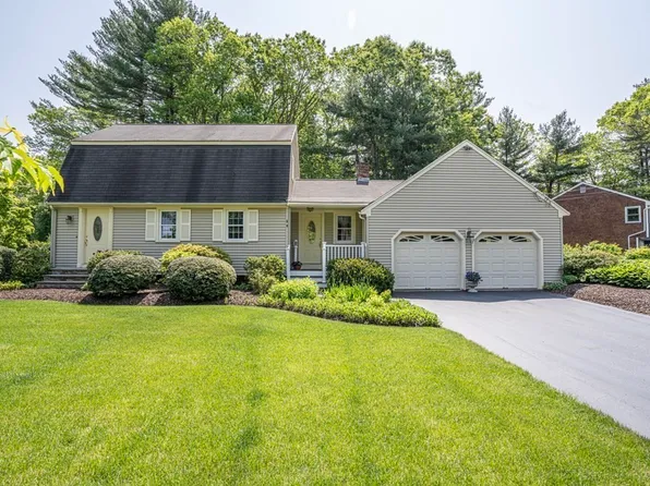 60 Riverview Dr, Bridgewater, MA 02324