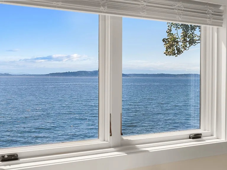 4701 Beach Dr SW — Photo 30