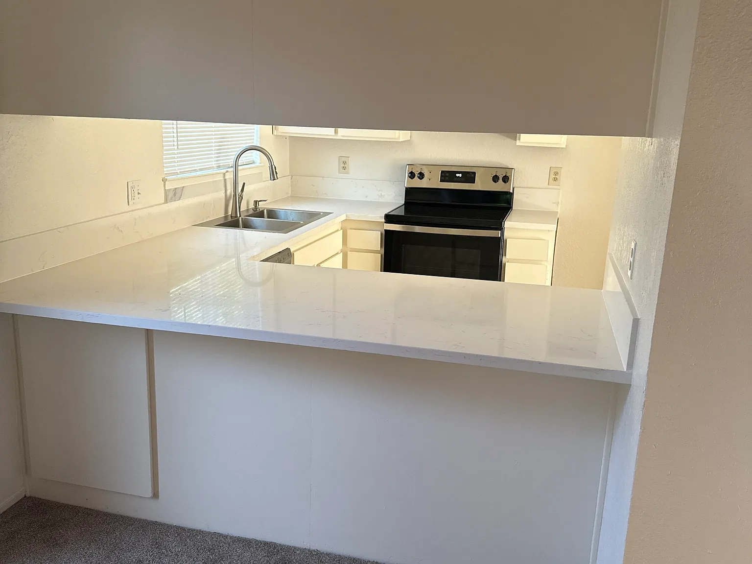 3 bed, 1400 sqft, $2,475 — Photo 4