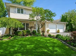 2903 Preston Ln, Merrick, NY 11566