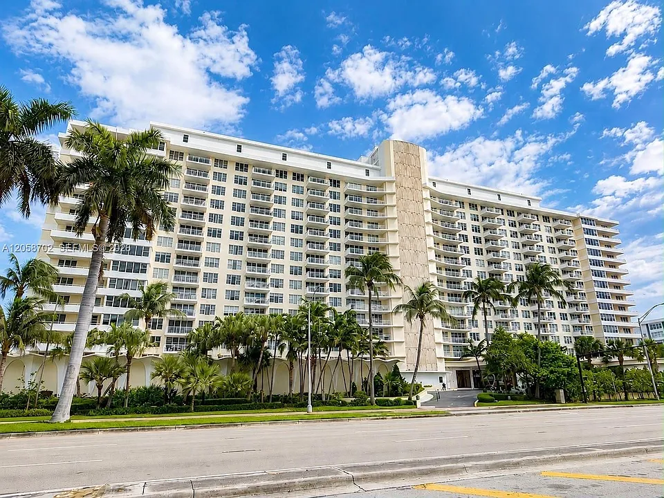 5600 Collins Ave #17U
