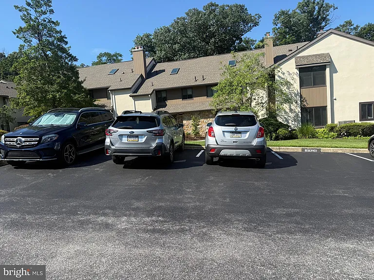 14 Oak Knoll Dr — Photo 2