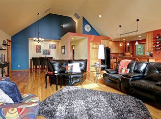 8030 NE Evergreen Ave, Indianola, WA 98342