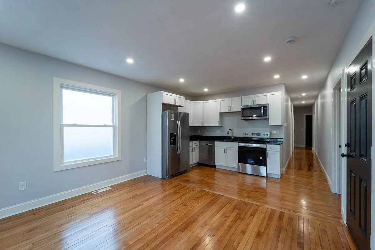 3 bed, 1000 sqft, $3,000 — Photo 4