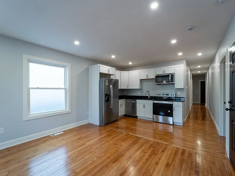 72 Florence St #1 — Photo 4