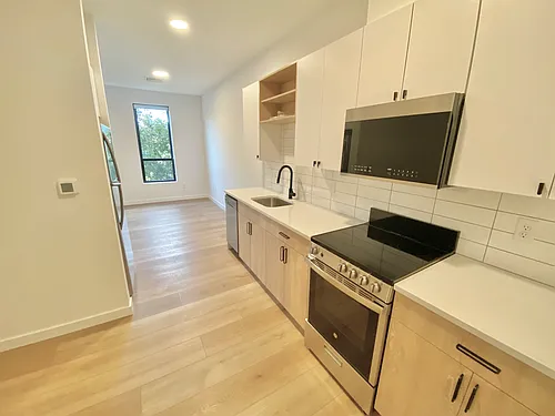 106 Howe St #506 Photo 1