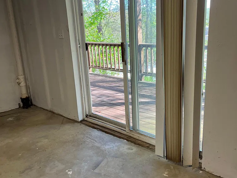 154 Beverly Rd — Photo 86