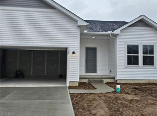 728 Hampshire Ct, Amherst, OH 44001