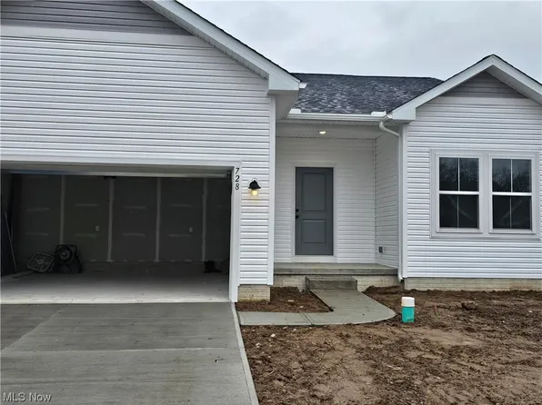 728 Hampshire Ct, Amherst, OH 44001