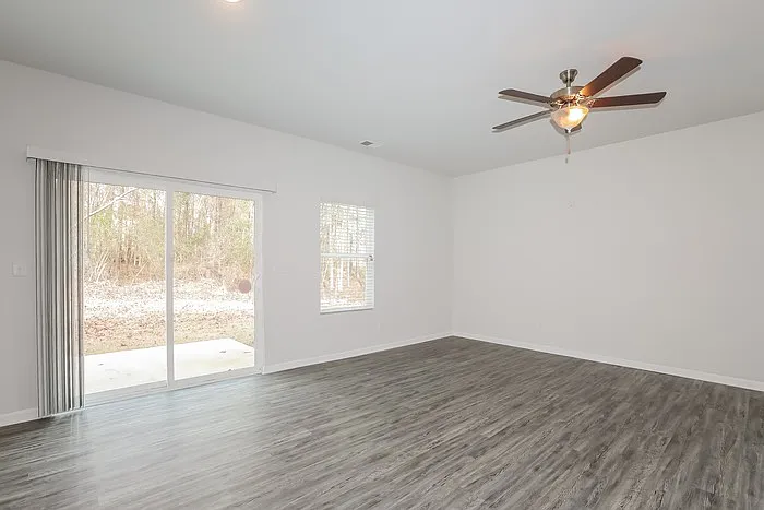 4 bed, 2.5 bath, 2100 sqft, $2,195 — Photo 2