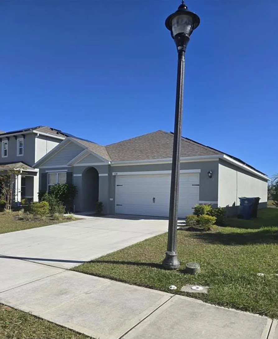 3 bed, 1725 sqft, $2,300 — Photo 2