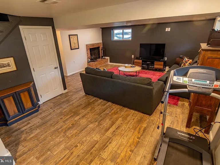 605 Kensington Ave — Photo 5