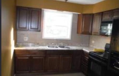 1st image of 124 N Waller Ave APT B