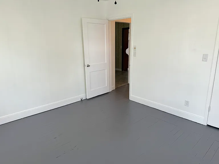 302 E Strand St — Photo 16