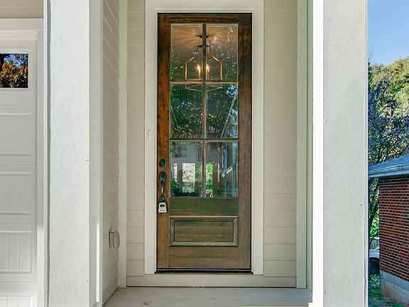 3rd image of 413A Chesterfield Ave