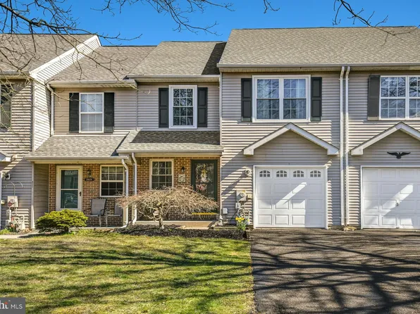 4933 Tall Cedar Ct, Pipersville, PA 18947