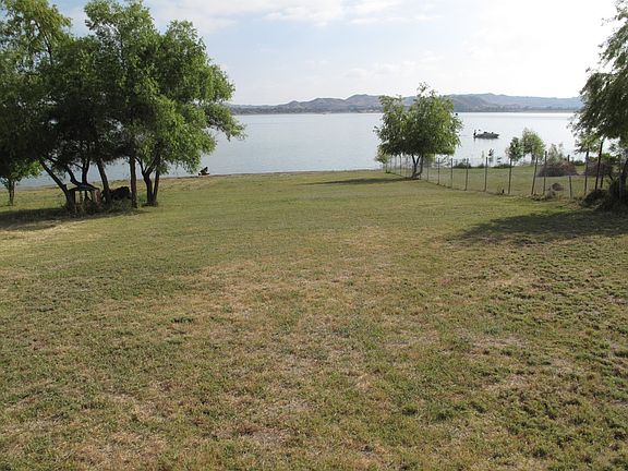 Lake View, Yard to Beach