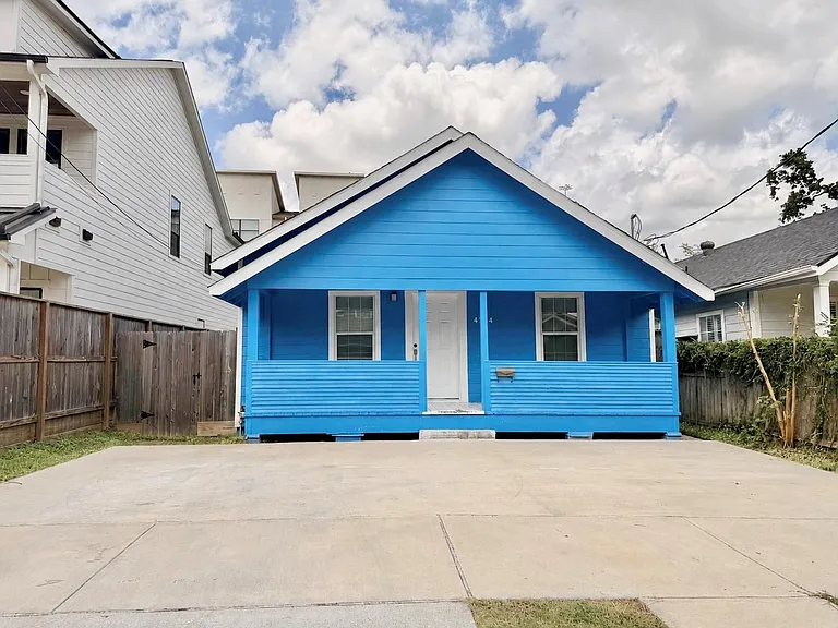 4224 Marina St — Photo 1