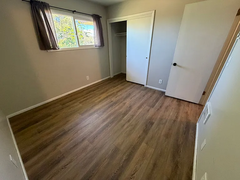 60 E Dogwood St — Photo 9