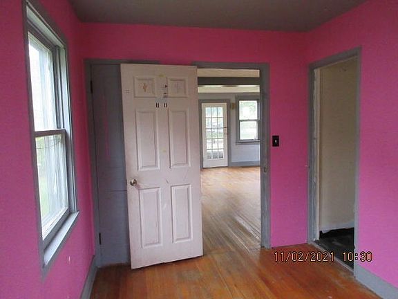 2nd image of 1809 Goguac St W