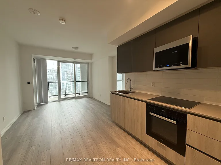 400 King St W #1917 — Photo 1