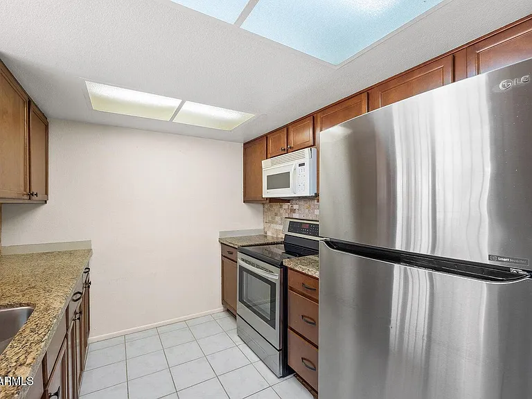 21007 N Sunglow Dr — Photo 5