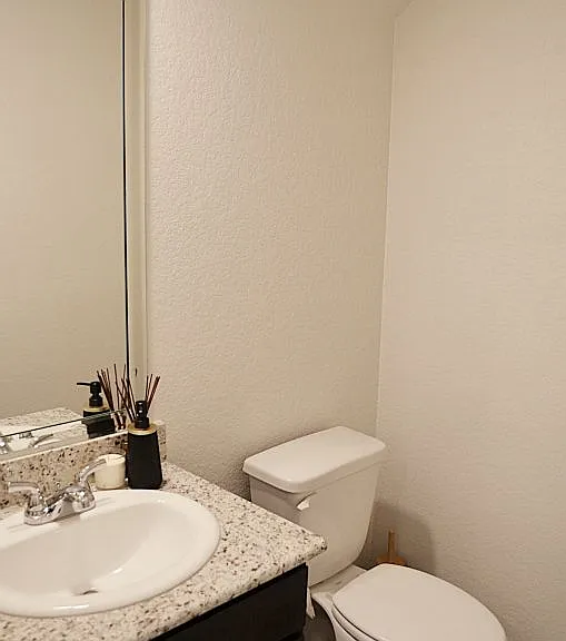 107 Logan Ct #B — Photo 11