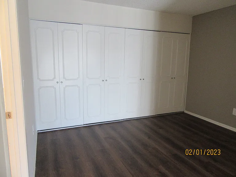 Versailles on the Lake Apartments — Photo 70
