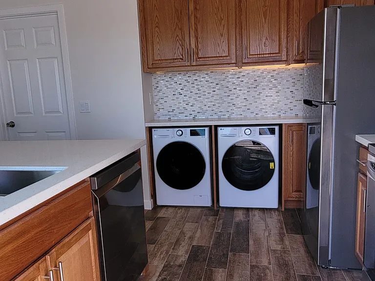 121 W Janss Rd — Photo 3
