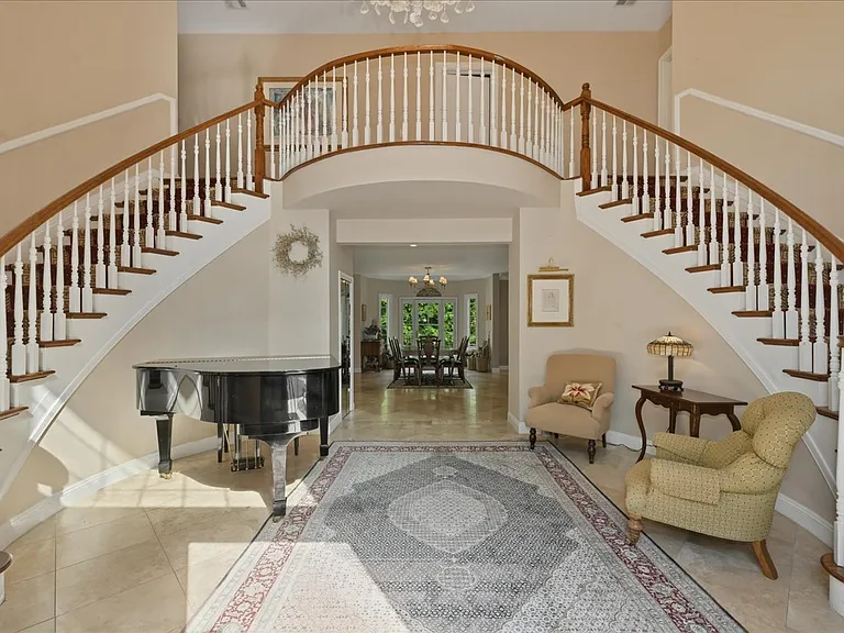 31 Cornwall Ln — Photo 6