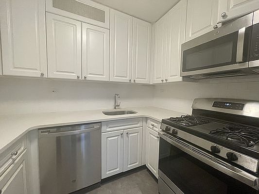 4th image of 160 E 84th St APT 2B