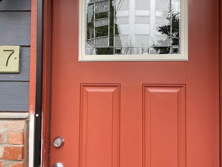 825 Waverly Dr SE — Photo 2