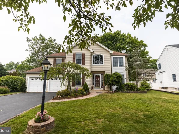107 Thousand Oak Ln, Manahawkin, NJ 08050