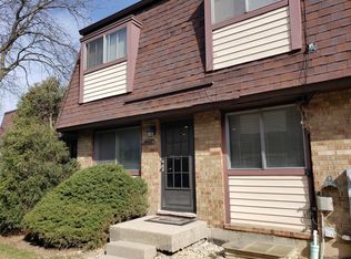 2608 Woodview Ct, Waukegan, IL 60087