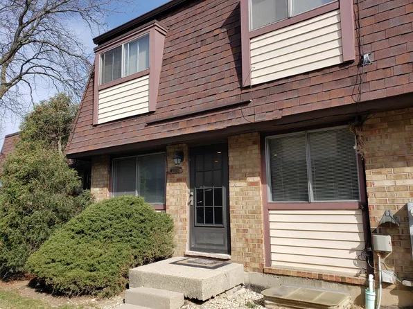 2608 Woodview Ct, Waukegan, IL 60087