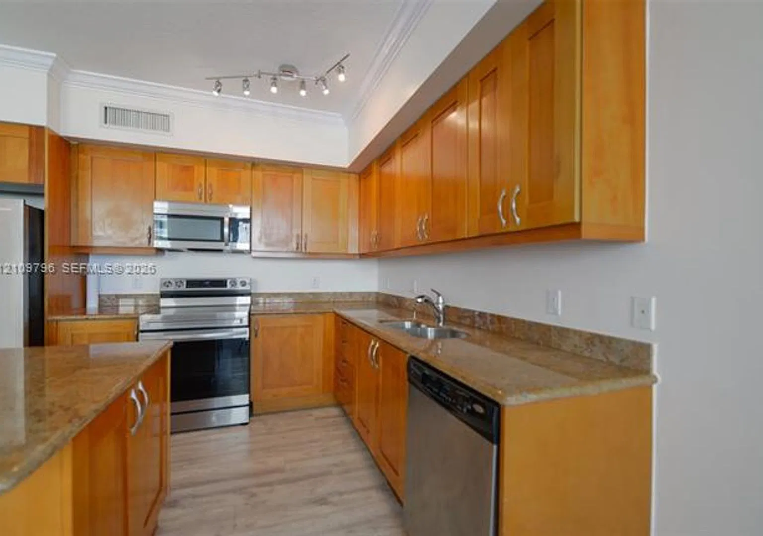 1745 E Hallandale Beach Blvd cu-1903W, Hallandale Beach, FL 33009 — Photo 1