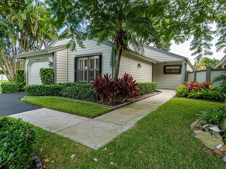 13335 Bedford Mews Ct — Photo 16