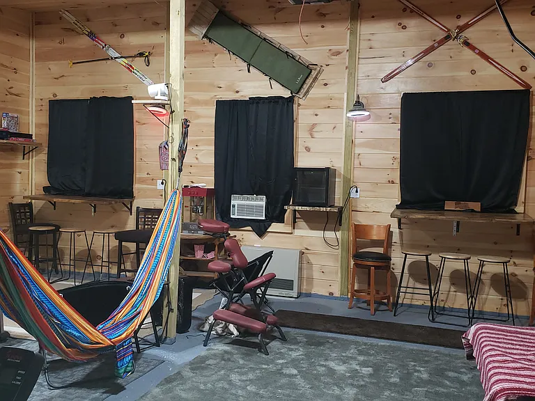 3 windows with black out curtains for movie night, ir use popcorn popper machine and play board games,puzzles or sit in sauna