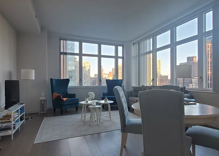 305 E 51st St #17F — Photo 1