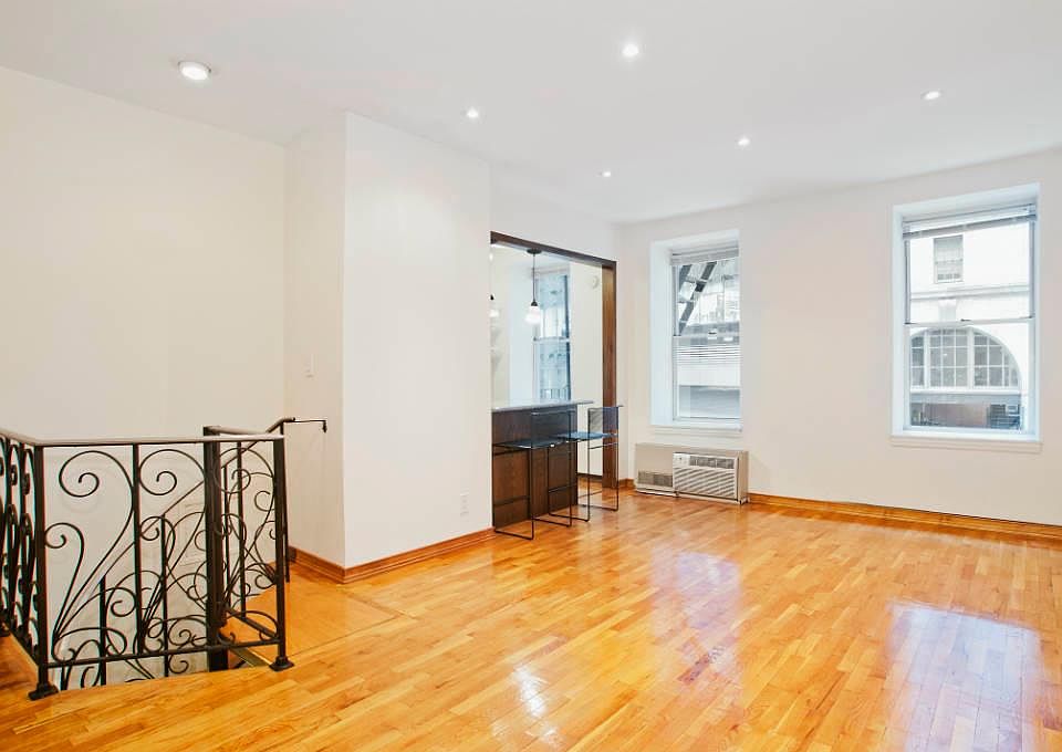 1st image of 125 W 56th St APT 1a