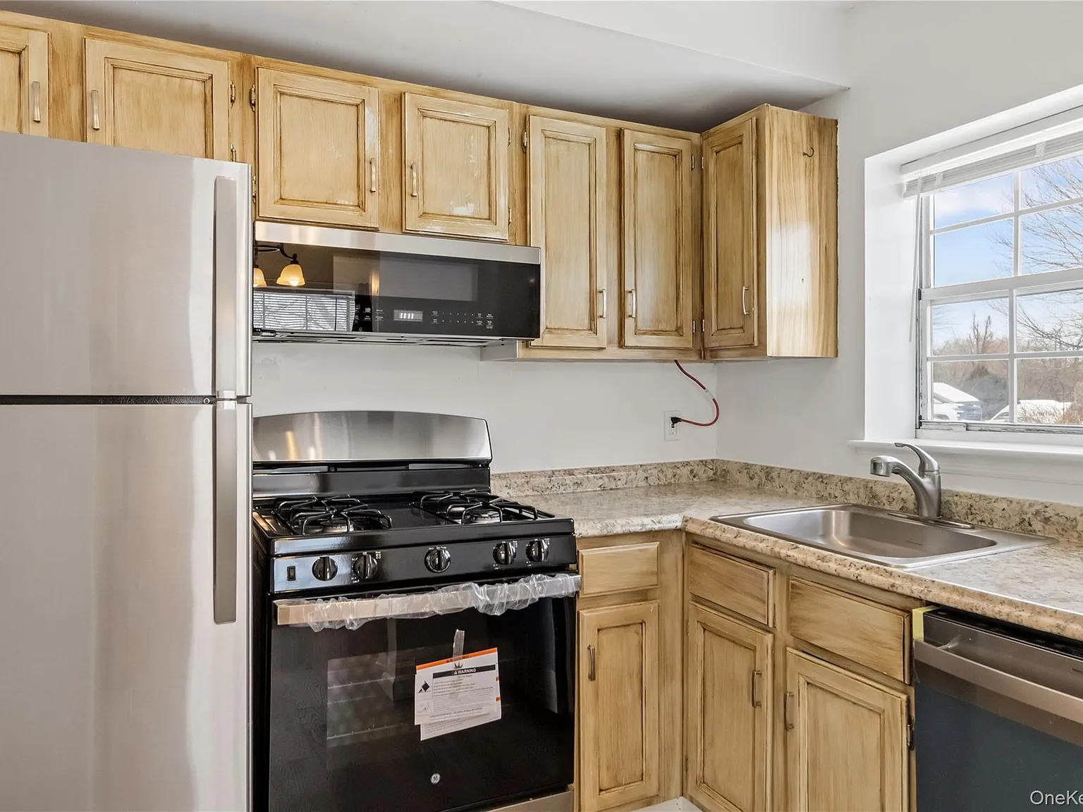 2 bed, 2.0 bath, 950 sqft, $2,350 — Photo 4
