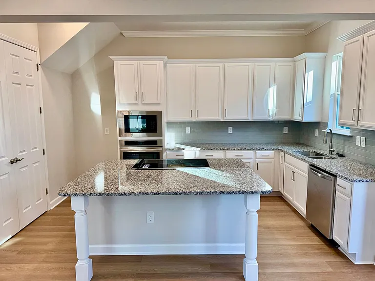 2820 Cook Cir #D — Photo 11
