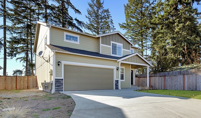 1st image of 1027 205th St E