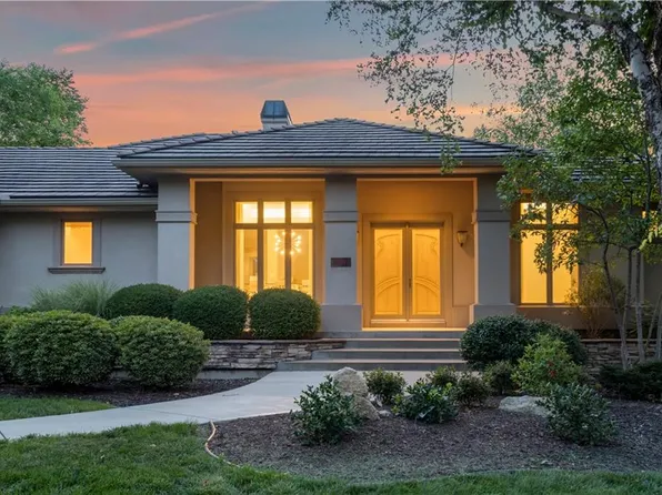 401 E Loch Lloyd Pkwy, Belton, MO 64012
