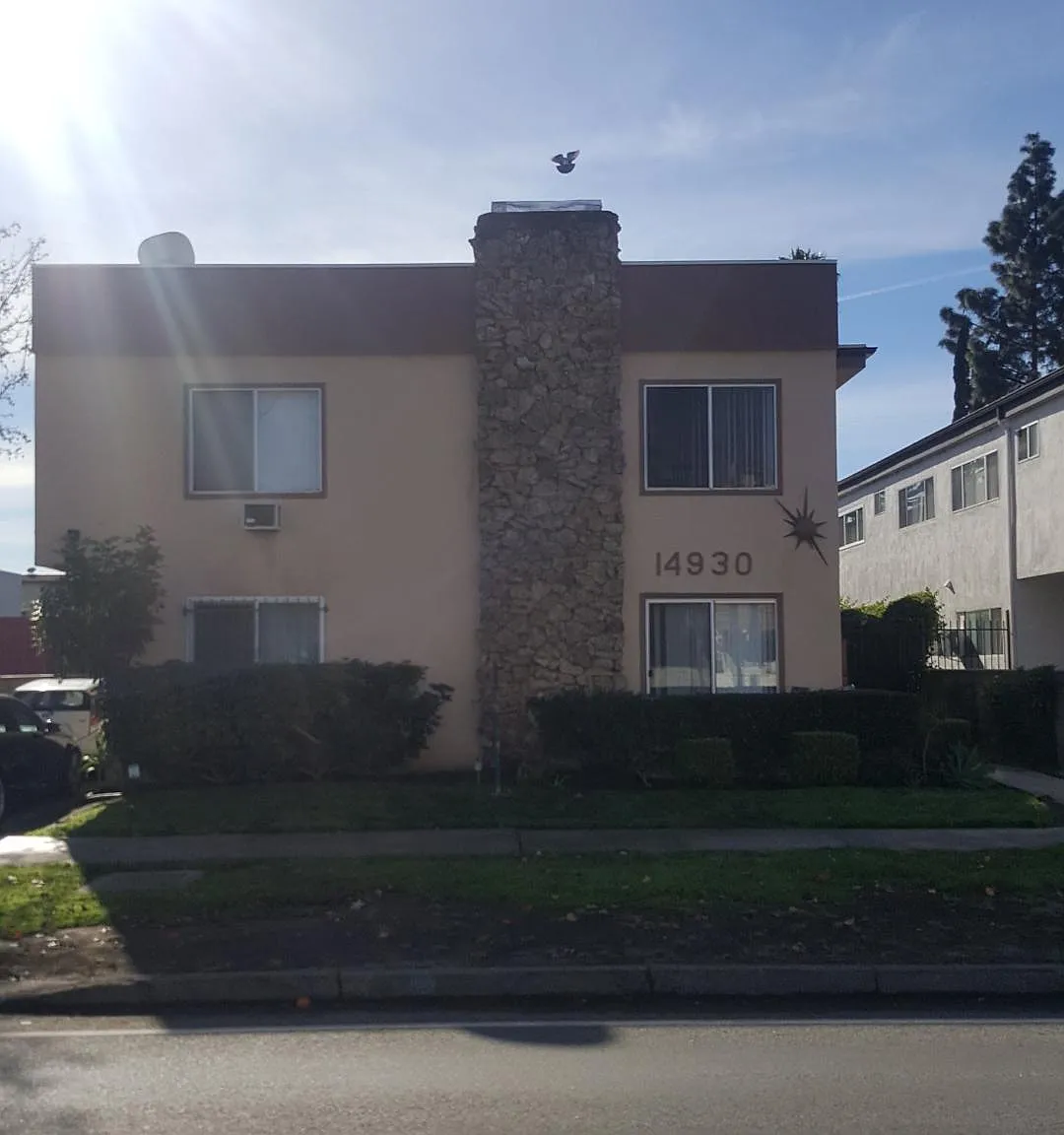 2 bed, 1000 sqft, $2,400 — Photo 1